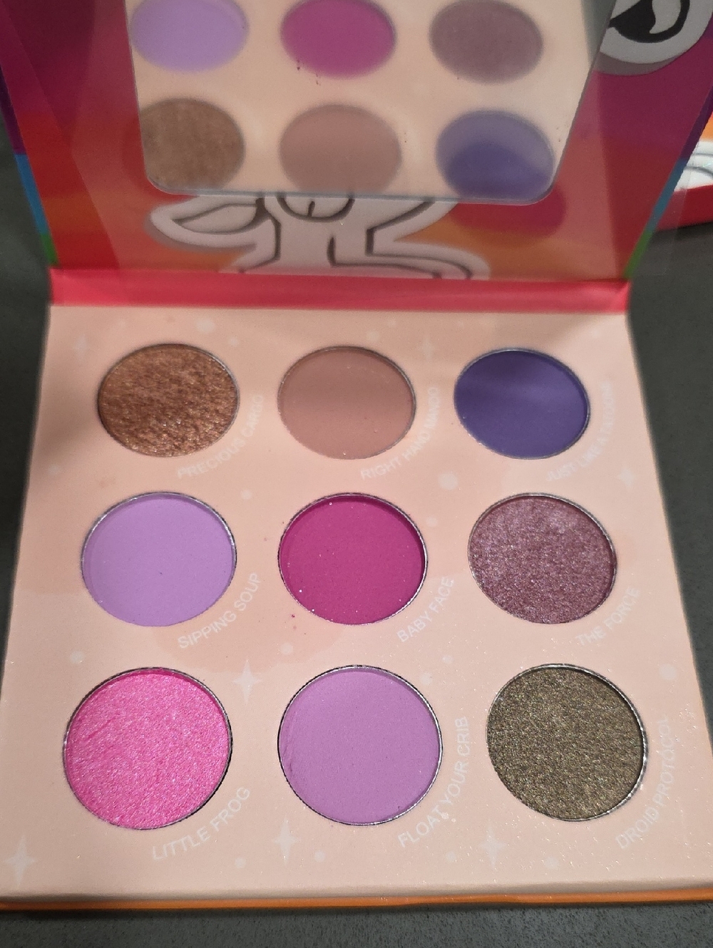 Snoopy 9pc eyeshadow palette - Picture 3 of 3